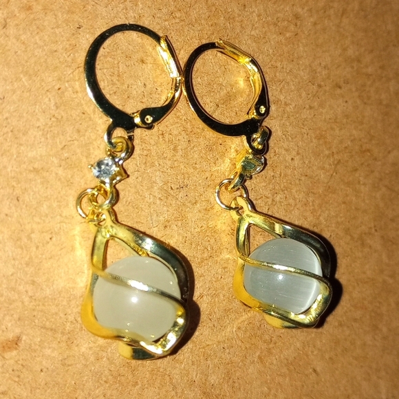 NEW! Gorgeous Gold Caged Pearl Huggie Drop Earrings - 925 Sterling Silver - Picture 4 of 5